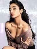 game pic for Sexy Jiah Khan